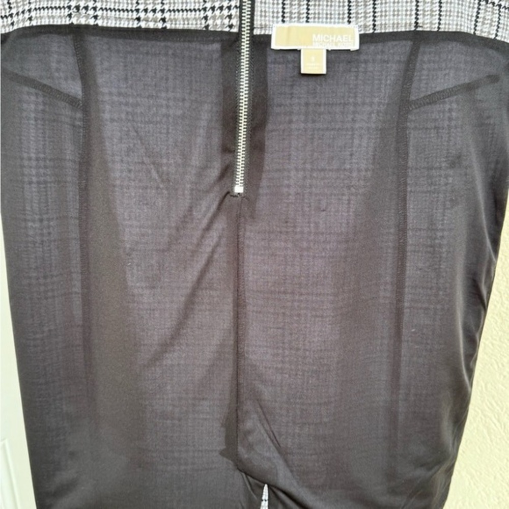 MICHAEL- Michael KORS. Skirt. Black/Grey/Taupe .S-8. Houndstooth pattern. - Picture 4 of 10